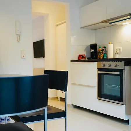 Apartment Haus Im Gruenen Fuer 6 Personen-3 Schlafzimmer- 3 Baedern -waschmaschine-grosse Terrasse- Vollausgestattete Kueche *