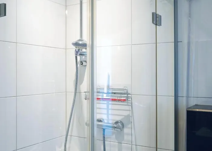 Haus Im Gruenen Fuer 6 Personen-3 Schlafzimmer- 3 Baedern -waschmaschine-grosse Terrasse- Vollausgestattete Kueche Appartement *