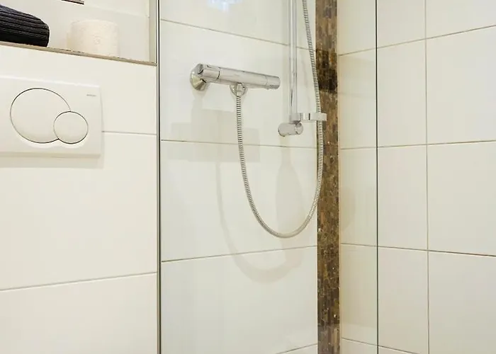 Haus Im Gruenen Fuer 6 Personen-3 Schlafzimmer- 3 Baedern -waschmaschine-grosse Terrasse- Vollausgestattete Kueche Appartement Wolfsbourg